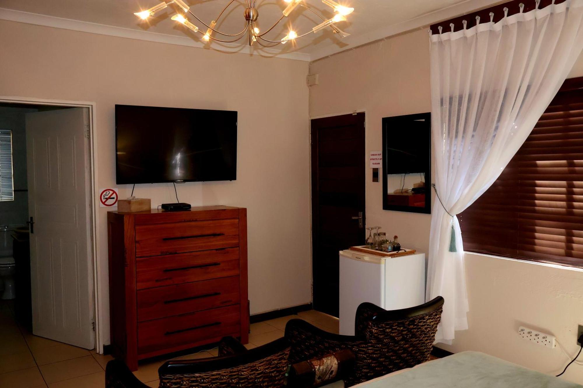 The Leopard Tree Bed & Breakfast โพเลอกวาเน ภายนอก รูปภาพ