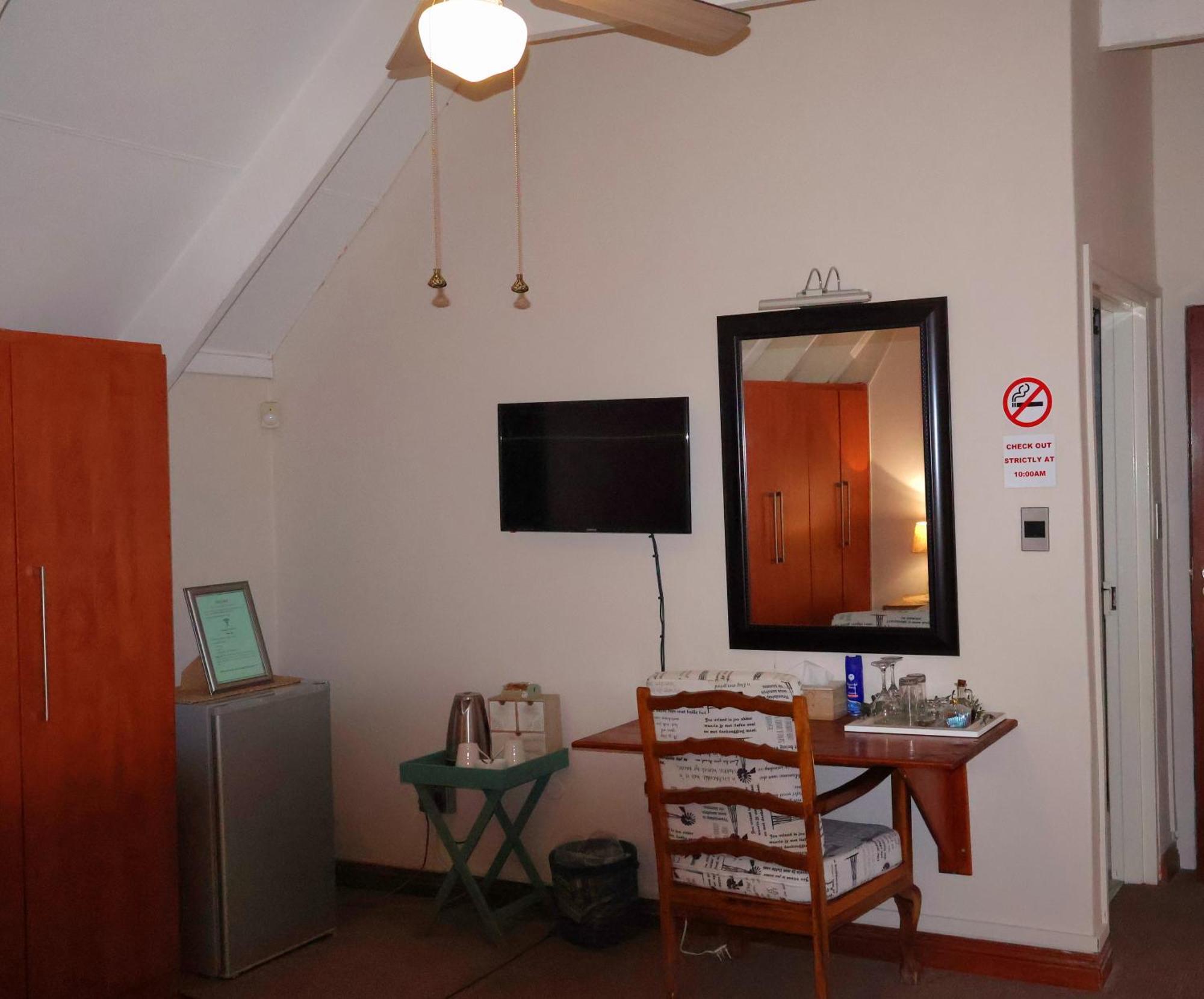 The Leopard Tree Bed & Breakfast โพเลอกวาเน ภายนอก รูปภาพ