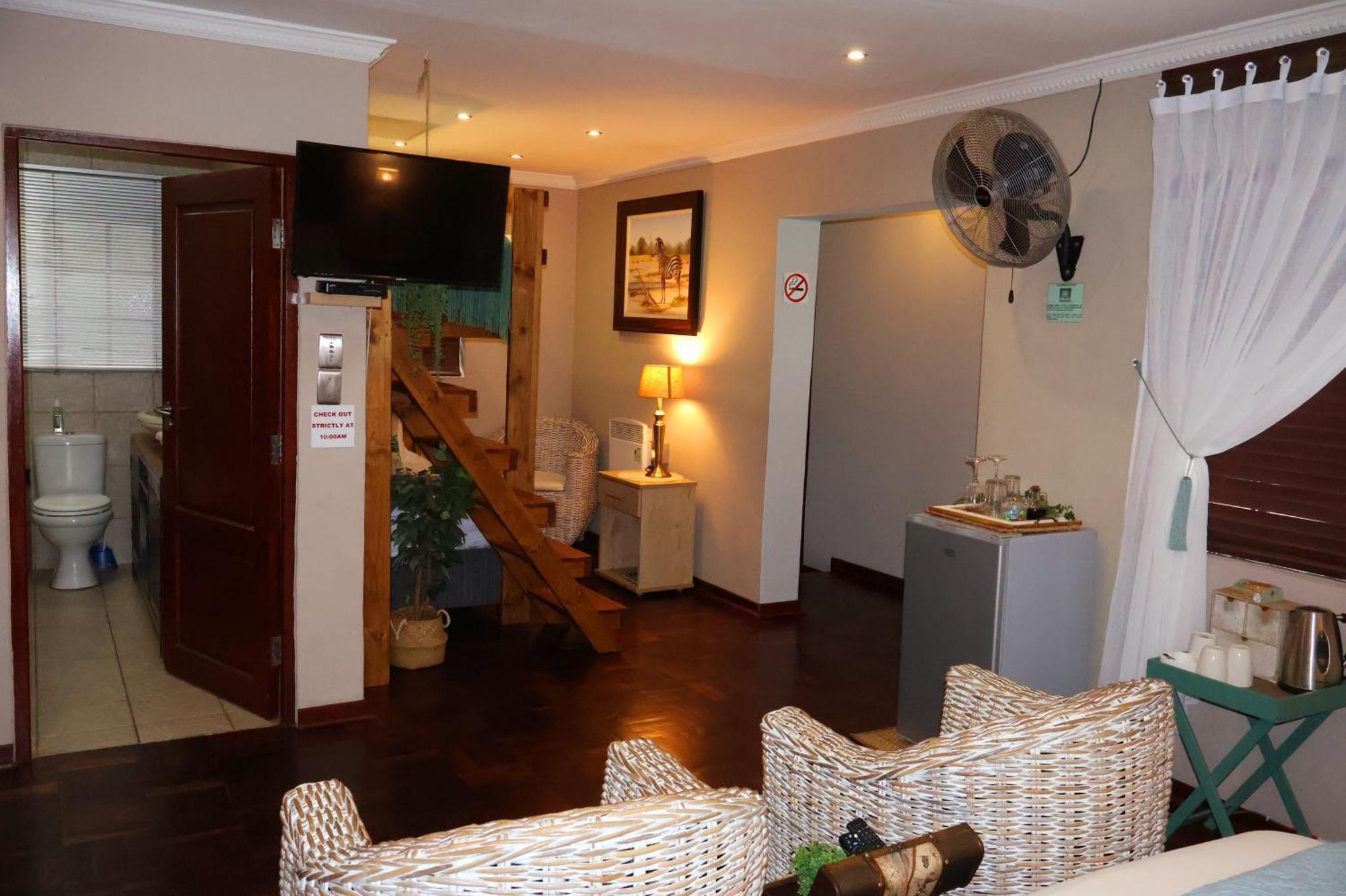 The Leopard Tree Bed & Breakfast โพเลอกวาเน ภายนอก รูปภาพ
